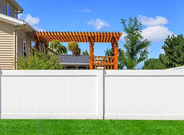 Key Advantages of Choosing Vinyl Fence Installation in Columbus, GA
